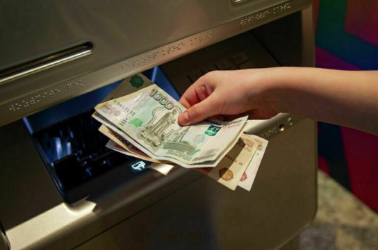 Переводы денег в России усложнились