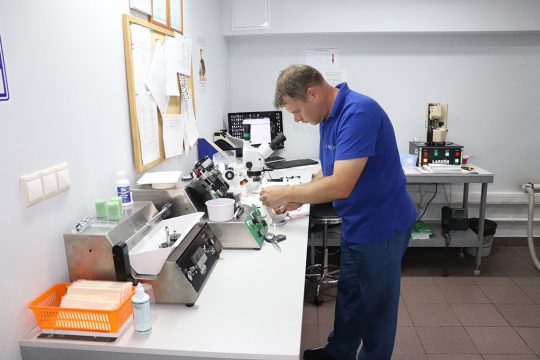 В Подмосковье запускается производство растворов для ухода за контактными линзами