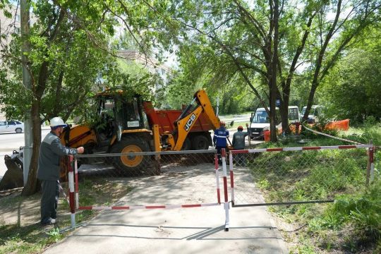 В Саратове идёт замена 1,3 километров водопровода на улице Лебедева-Кумача