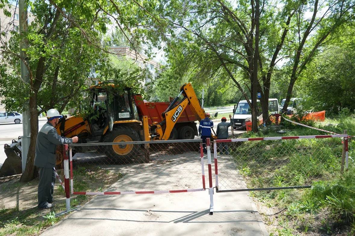 В Саратове идёт замена 1,3 километров водопровода на улице Лебедева-Кумача