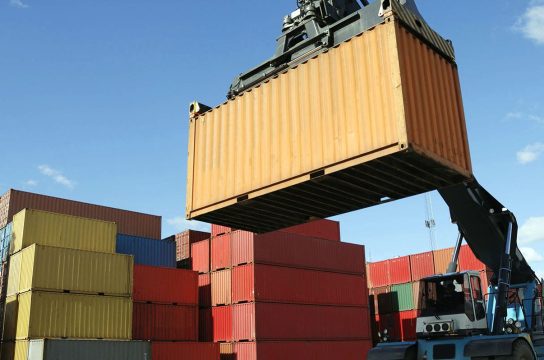 За январь-апрель 2025 года экспорт продукции из России упал почти на 6 процентов