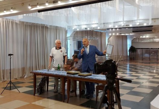 Олег Комаров презентовал энциклопедию о саратовских градоначальниках
