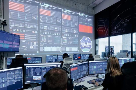 В Москве стартовало производство солнечных панелей для спутникового интернета