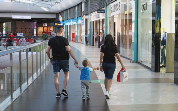 Сколько денег тратят россияне на ребенка в год