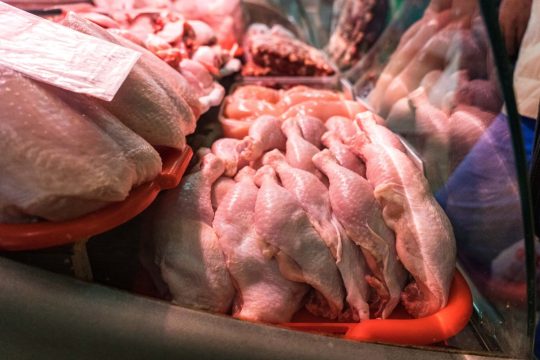 Россия не прекращает полностью импорт мяса птицы из Бразилии