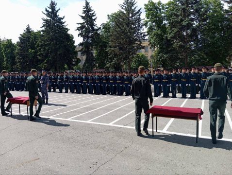 Молодые офицеры получили дипломы