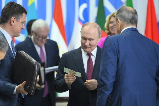 Типография в Киржаче осваивает выпуск банкнот БРИКС. Пока — сувенирных