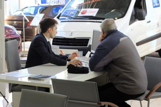 В России ужесточаются наказания за навязывание дополнительных услуг