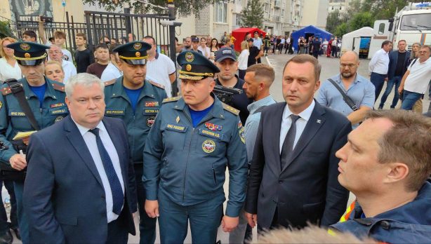 Взрыв газа в доме на Блинова, 2: глава МЧС России Александр Куренков прибыл в Саратов