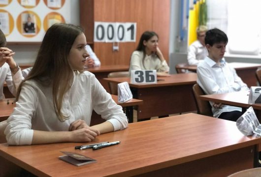 Две саратовские школьницы  набрали по 200 баллов по итогам двух экзаменов