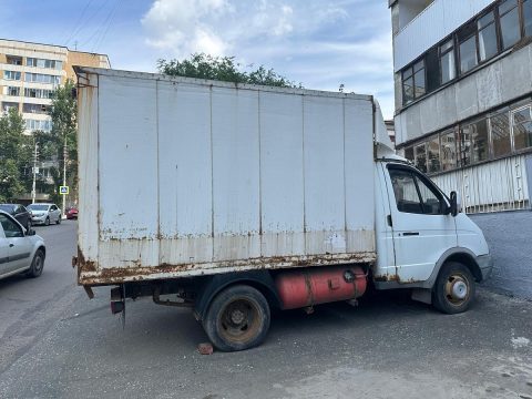 В Саратове убирают  с улиц и дворов  брошенные автомобили
