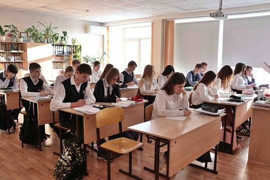 Минпросвещения установит единое время контрольных в российских школах