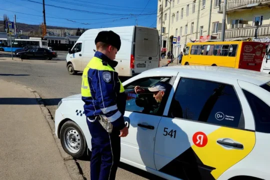 Саратов: таксисты вне  закона