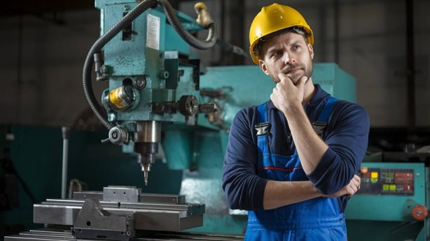 В гражданских отраслях не хватает два миллиона работников