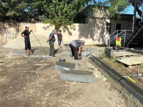 В Саратовской области продолжается ремонт дворов 27 больниц и поликлиник