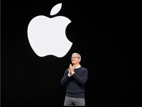 Илон Маск обвиняет Apple в антимонопольных нарушениях