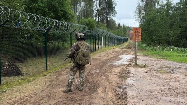 Латвийский пограничник «героически» испытал на себе плоды борьбы с «российской угрозой»