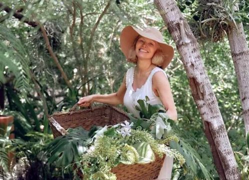 Памела Андерсон снова в строю — она покоряет сердца солёными огурцами и фермерским шармом