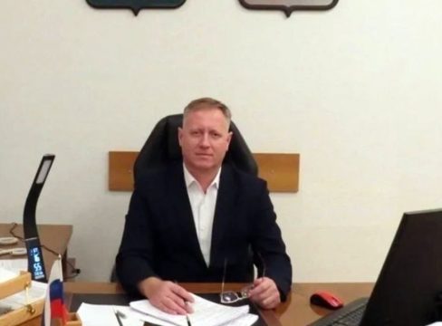 Баня раздора — глава района словил трубой за «поросёнка» и пощёчину