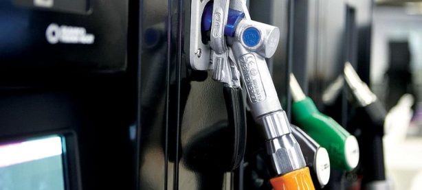 Правительство пытается остановить рост цен на бензин