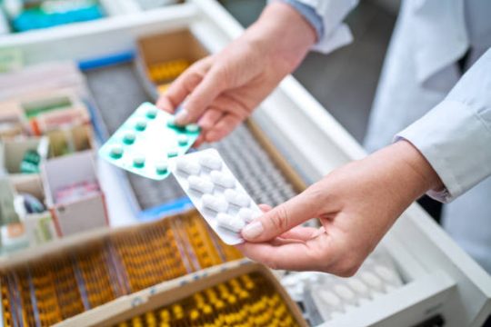 За несообщение о наличии дешевых аналогов фармацевтам грозит штраф