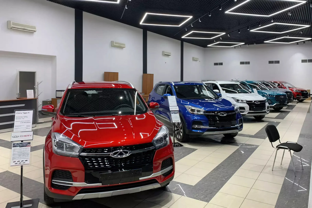 В России за первое полугодие сократились продажи новых авто