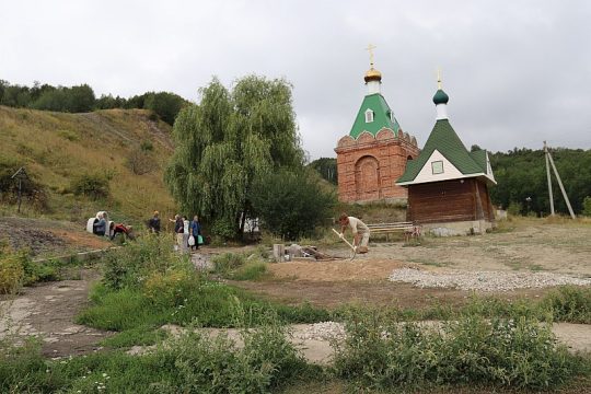 В Саратове продолжается реконструкция родника «Алексеевский»