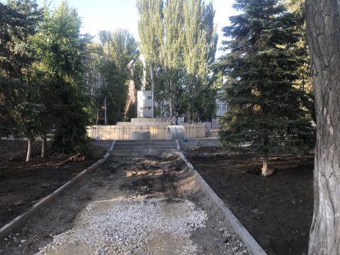 Ильинская площадь: идут работы по благоустройству сквера  