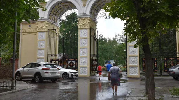 Городской парк Саратова тонет во тьме, фекалиях и проблемах — кто виноват в кризисе?