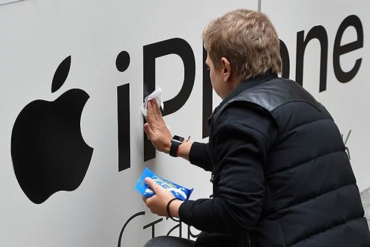 Apple погасила долг в 12 миллионов рублей в России