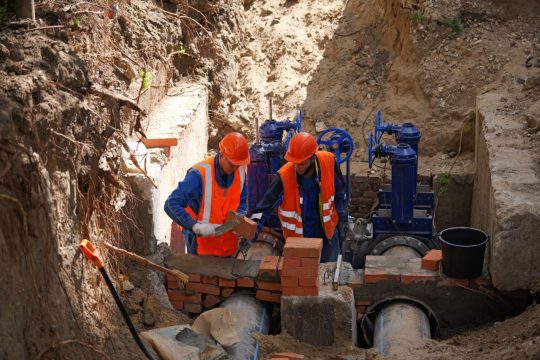 Завершается капремонт водопровода на проспекте Строителей и коллектора на Валовой/Чернышевского