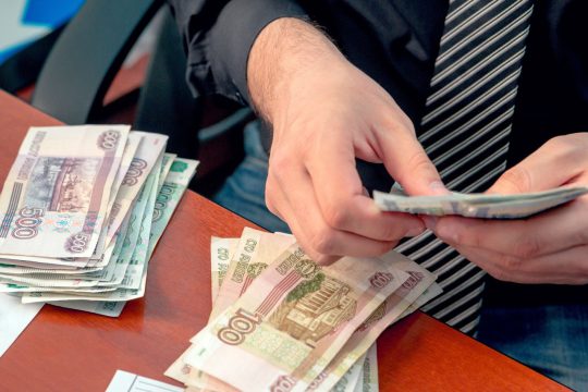 Названы регионы России с самой высокой и самой низкой чистой медианной зарплатой