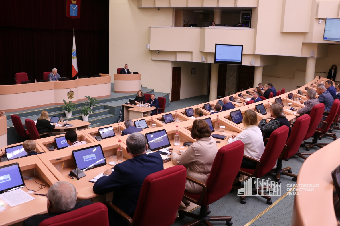 Кто выигрывает от передела школьной собственности в Саратовской области?