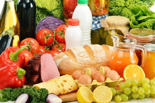 Цены на продукты питания в России пошли вниз