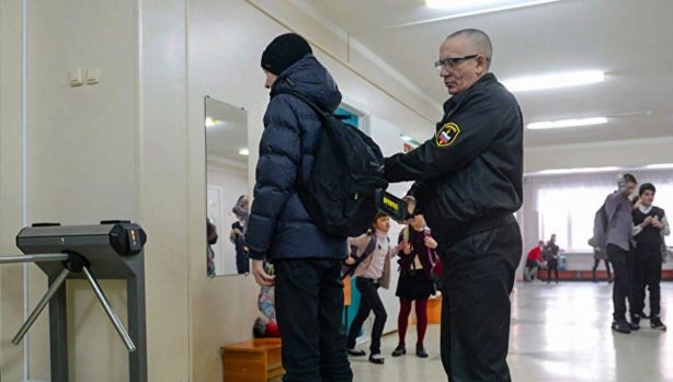 Шок в саратовской школе — взрослый напал на ребёнка на уроке