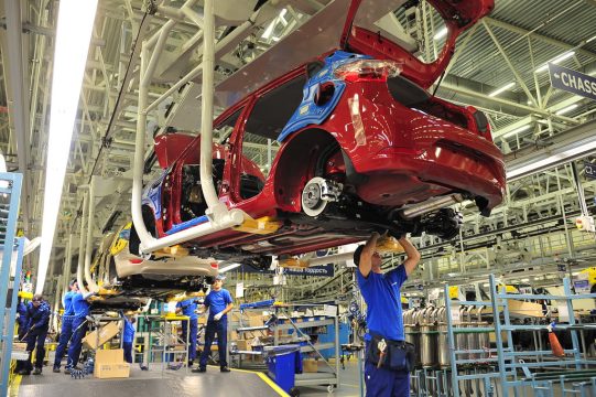 Производство легковых автомобилей в России с начала года сократилось