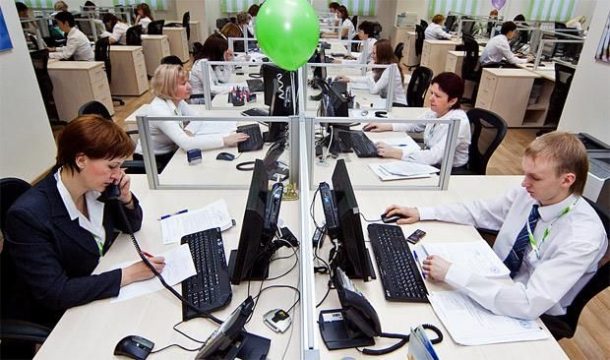 Главным источником стресса для россиян сочли офисный шум
