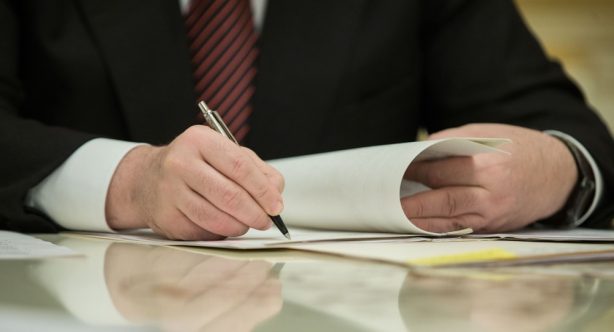 Новые законы вступают в силу в октябре-2025