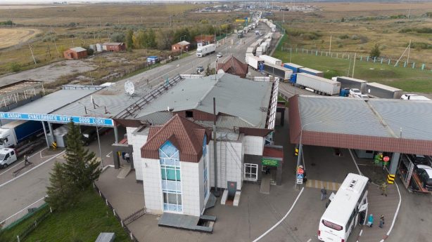 В Россию из Казахстана стоят огромные очереди из грузовиков