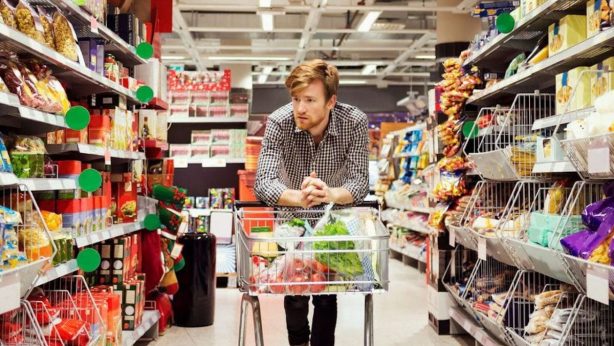 Россияне тратят больше денег при покупке онлайн, чем в супермаркетах