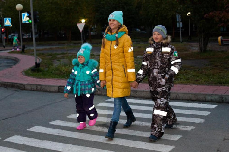 В России заработал госстандарт на световозвращающие элементы детской одежды