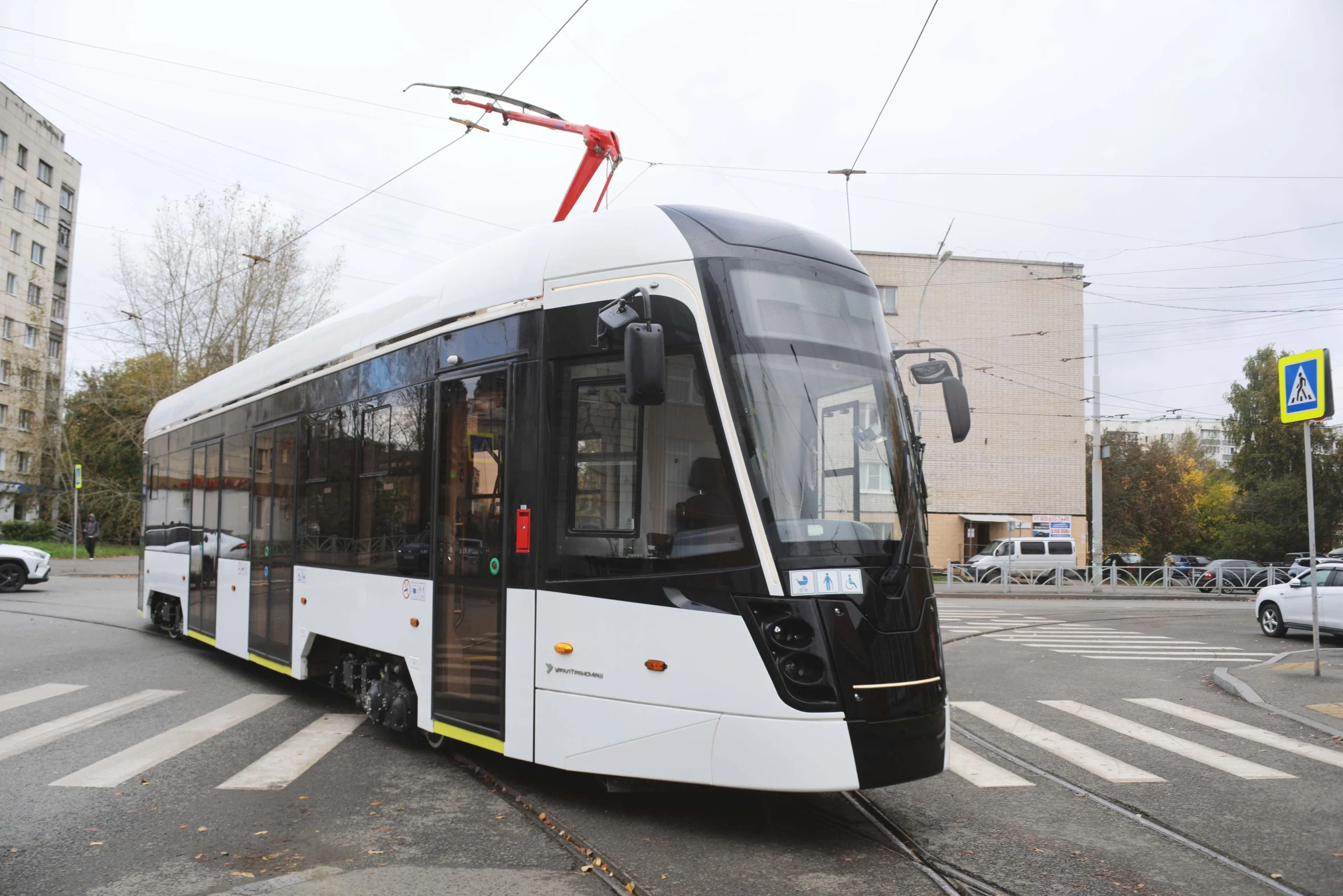 В столице Урала на маршрут выведен уникальный трамвай-дискотека
