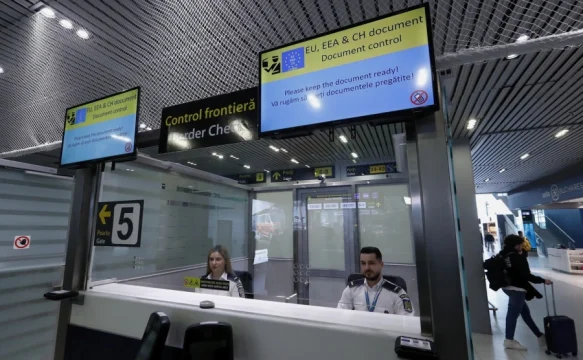 Россиянам усложнят получение Шенгенских виз