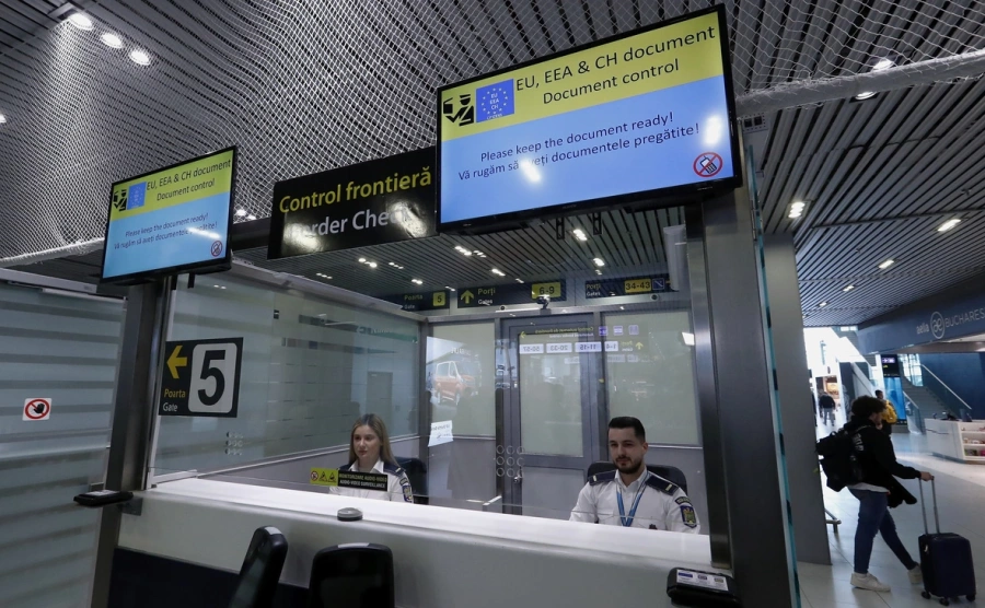 Россиянам усложнят получение Шенгенских виз