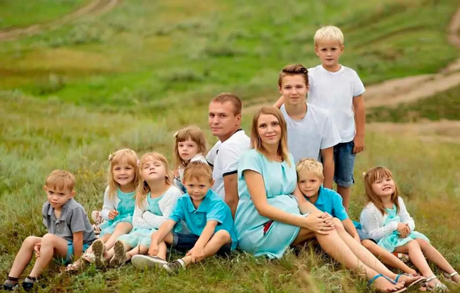 Многодетные семьи региона получают удостоверения единого образца