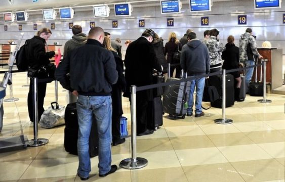 В Госдуме предложили ввести компенсацию за отмену рейса из-за овербукинга