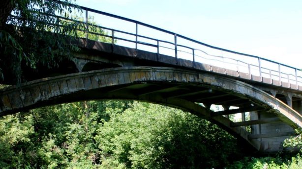 Администрацию Гагаринского района суд обязал отремонтировать старинный  мост