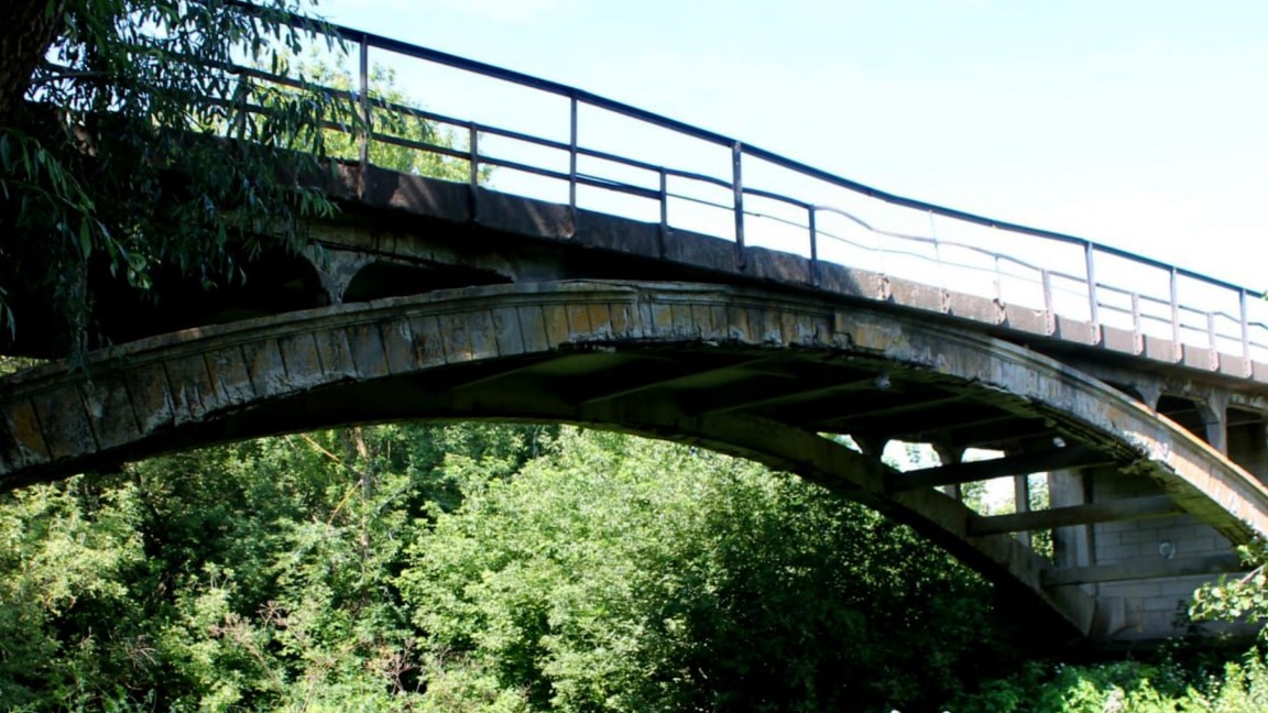 Администрацию Гагаринского района суд обязал отремонтировать старинный  мост