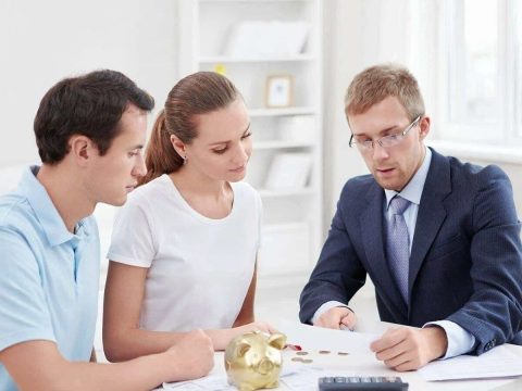 В России объемы потребительских кредитов снизились вдвое