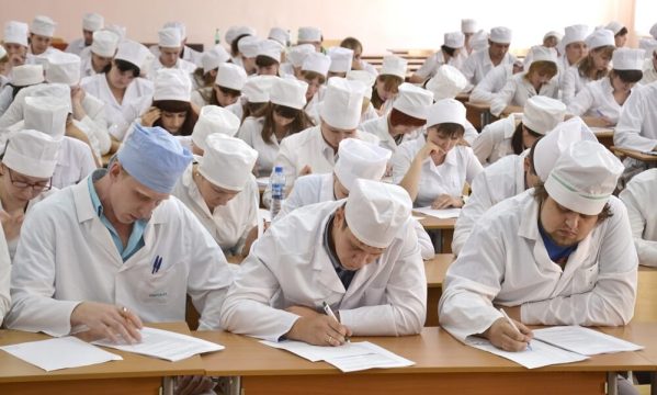 В России принят закон об отработках для студентов-медиков